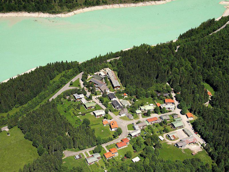 A3C12046811A2A10A0E561DEB42A8717