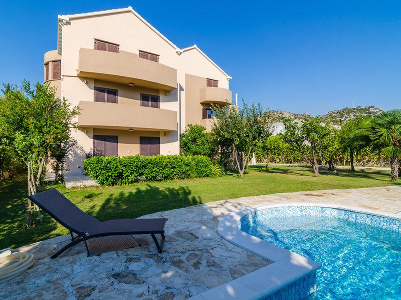 251805EFA6A5835A5A4A16C410FE3EFD