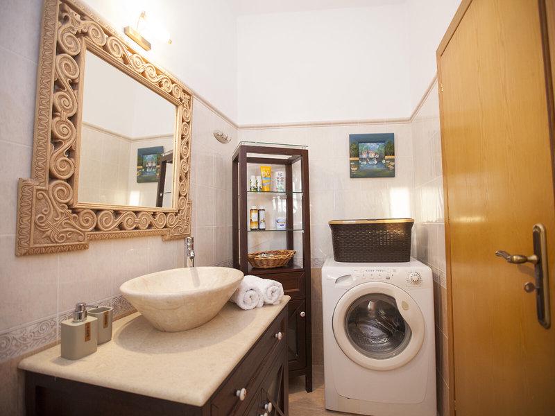 A94B84A4B0CE5D79ADC24A4AEEFCCACB