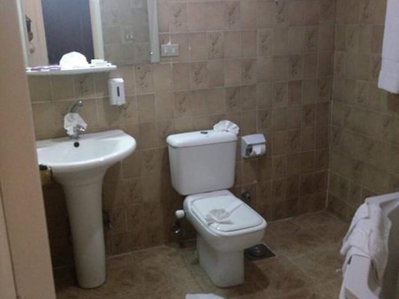 F8E5662B558457B4CB33A1D646154095