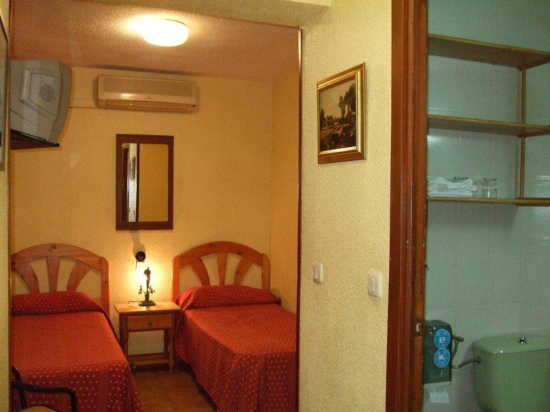 1296D03425CEEE60ADD36FEB6767F52E