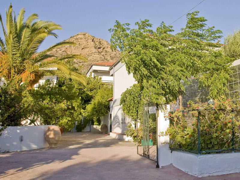 AC4EE5B9EFB2769C0AAB42E2CC06B878