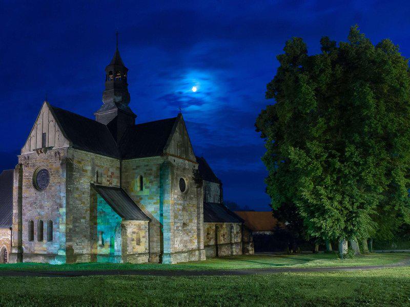 FBB74BBE2EBC3D678D5AE94B63902CBF