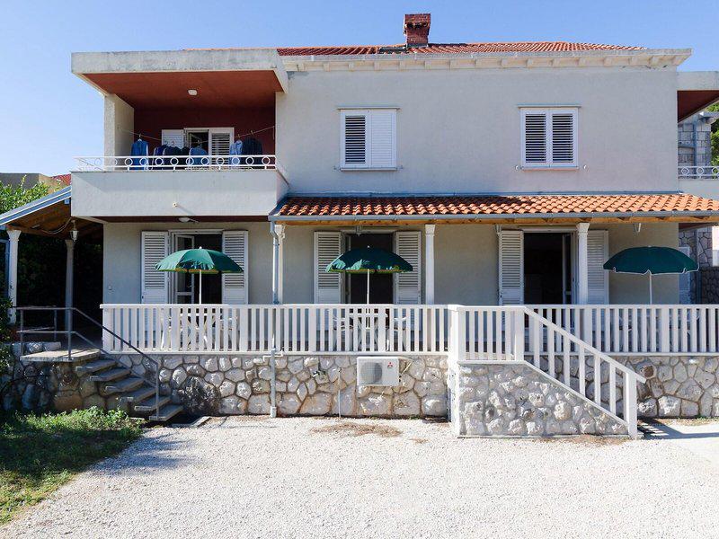 05E23CA49F895D52781705497399DBD6