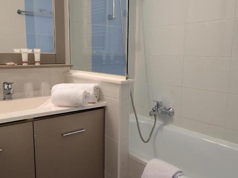 DD28C8E2AE82AD80420D6FF3B8221CB4