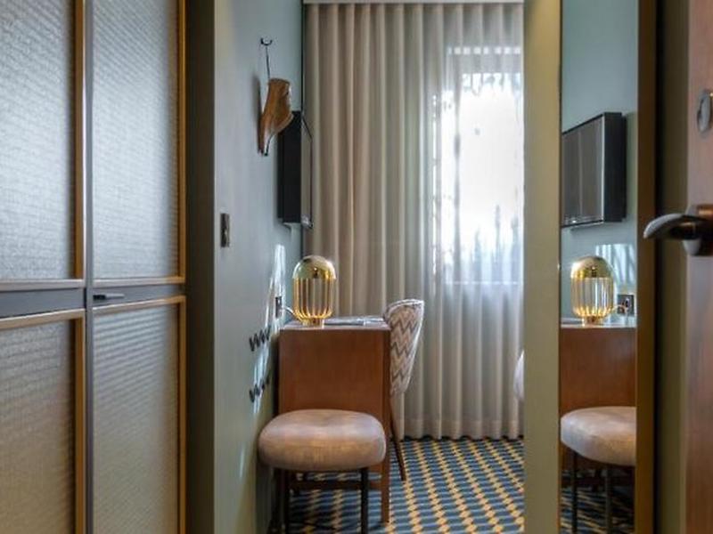 299BD4F493D68298EB685C43FB456F12