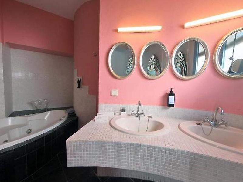 72B79ADDB8046BD0705861CBD3126E8E