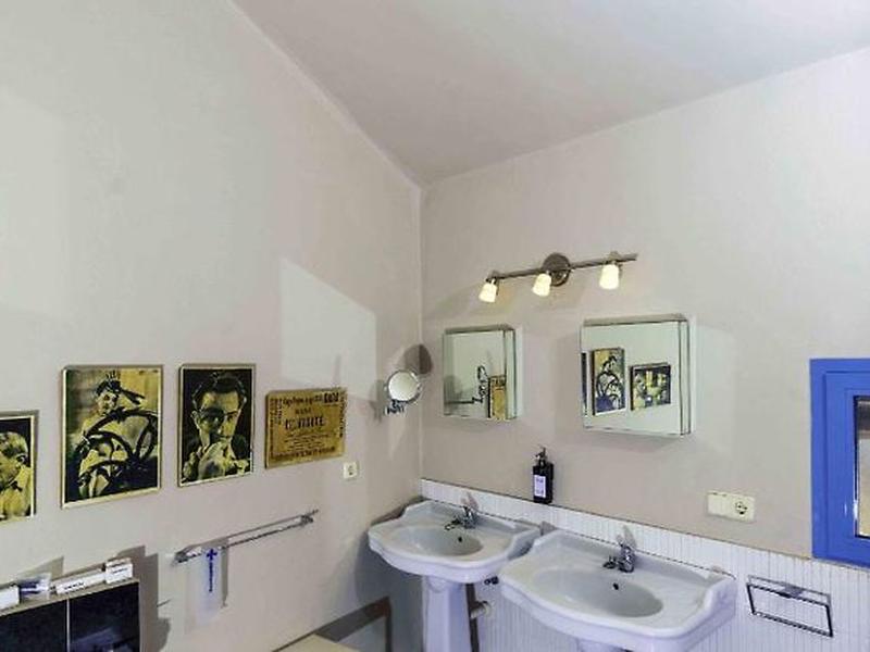 4F34DDF3ADF4118264A8132FEA26DD90