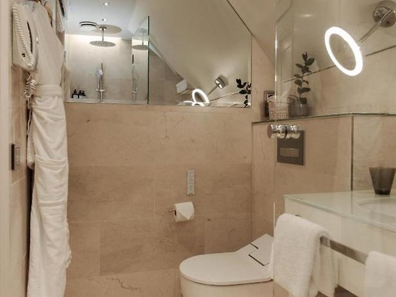 0033B2812F9B634C916AB2ACCBB84F3B