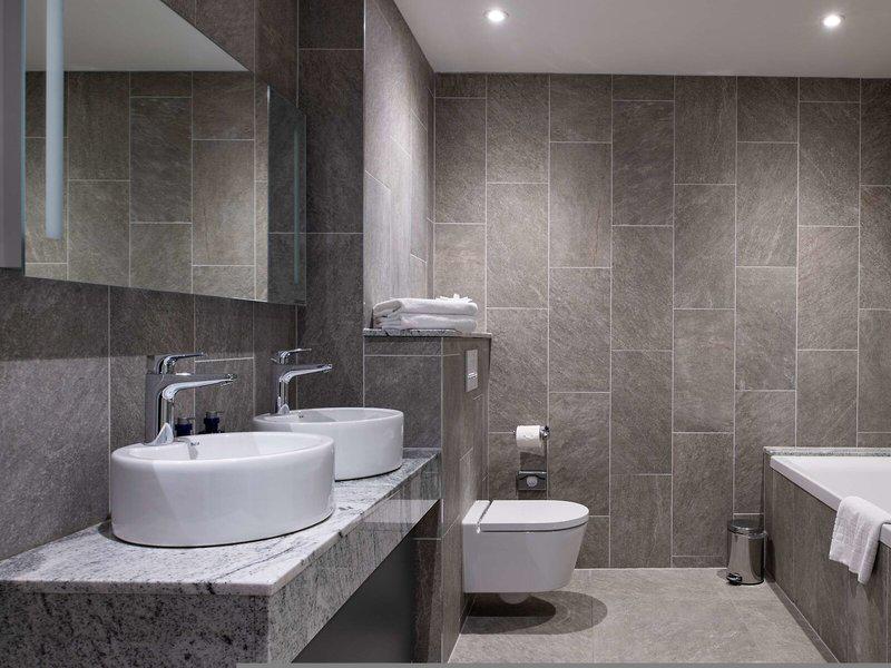 915A3D821EA93783D16571A9A15FE9EA