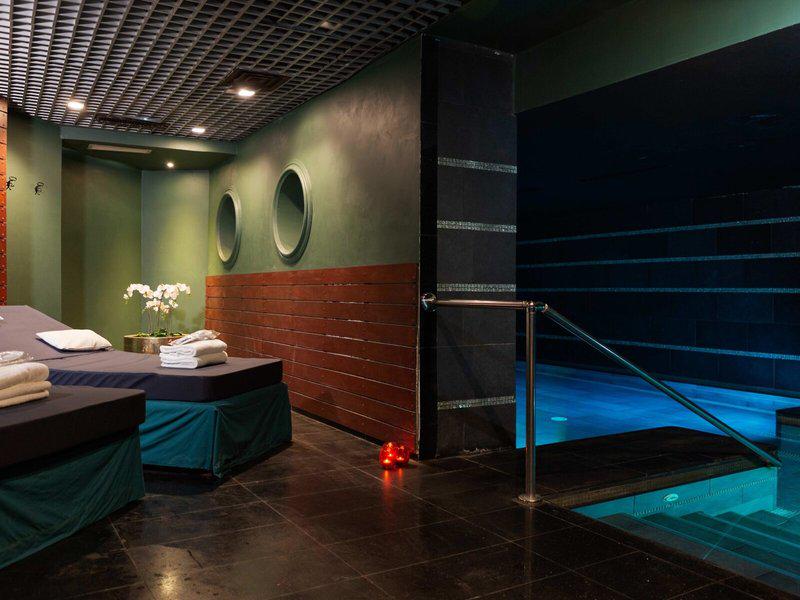 FCC199C3F3E881A1B0A3424A9C938DB6