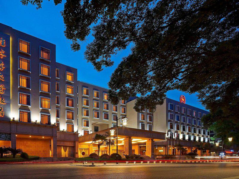 7E86F95F81EE2743503298B50CE482D1