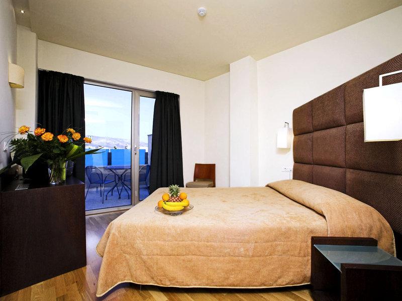 EDC5D68D91AA94DBBB6443DE8B563C22