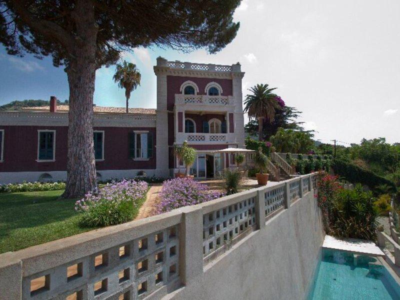 EF1EEF3D3A44BADFE0942194633B19BB