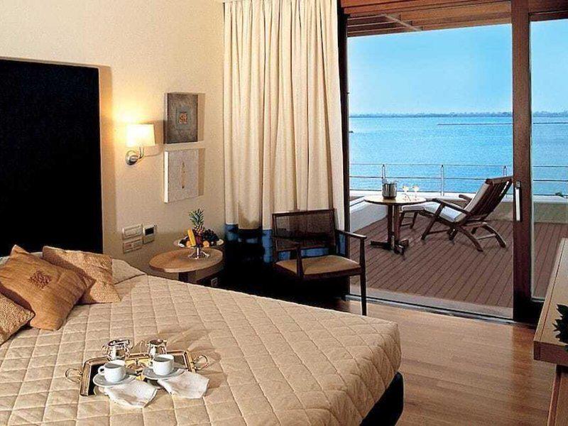 301671558963E40AEA2A7DFD8A155982