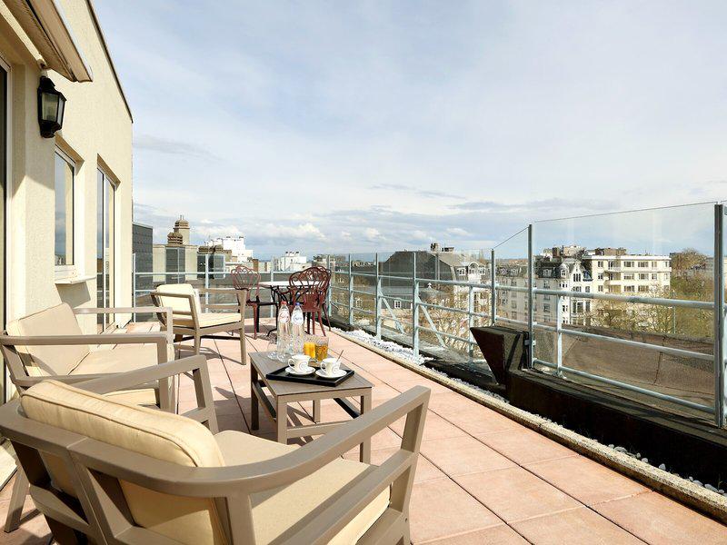 E15B0DFB6ADE859CC9EE332C806E7999