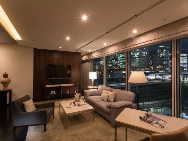 F87A003AE66BA1027EF3BB09217F127D