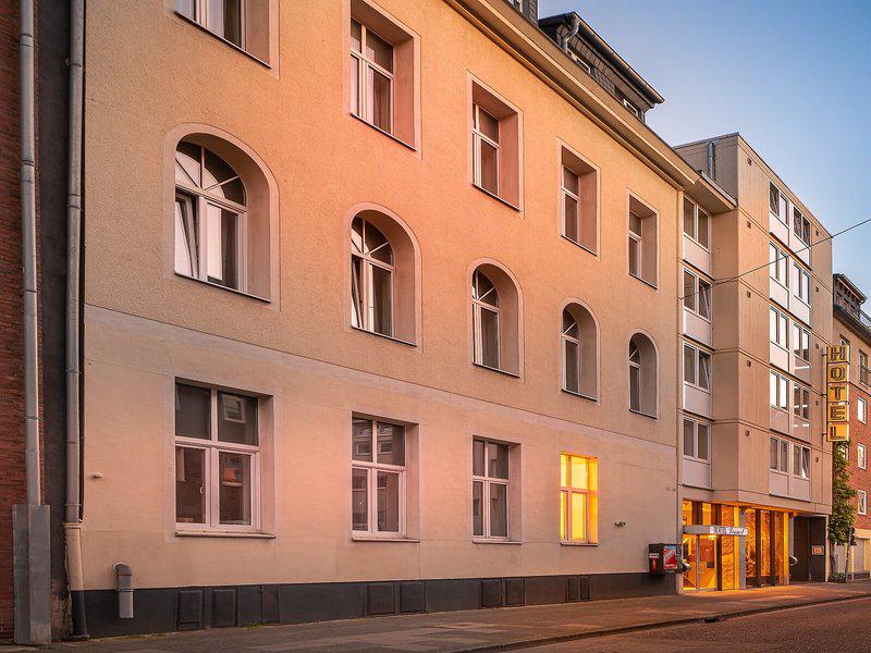 B085B2DE29210F5B58CA65E2171D5F6B