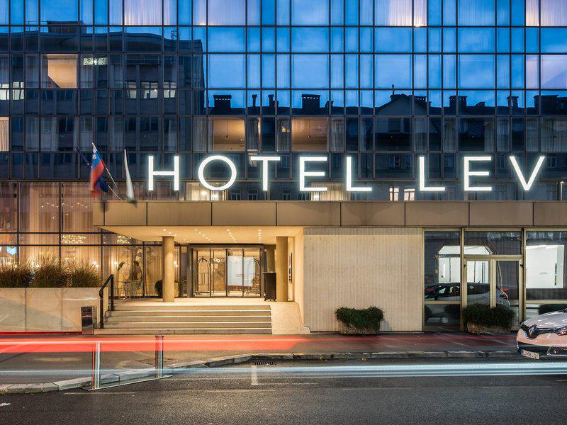 2425B17FE0061E91FA3F07B2904D7E55