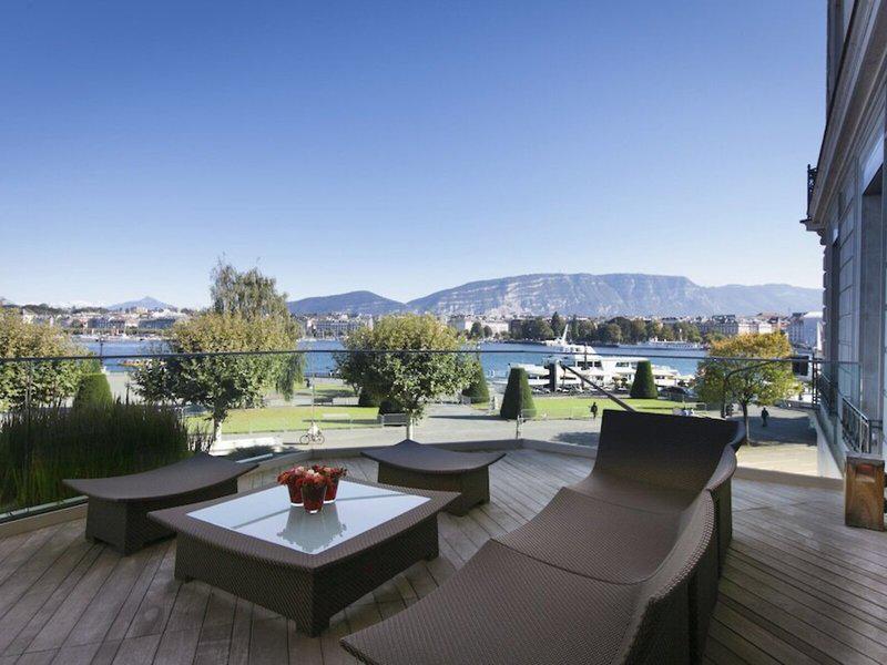 F19CDB080F430A845EE32AA419DE67CA