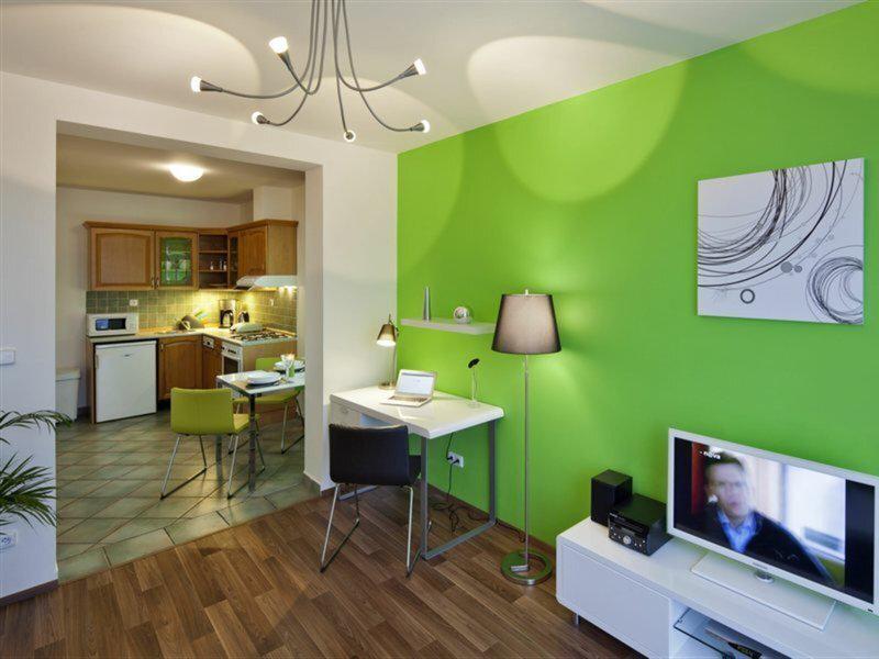 F23E1FCA1C0924DD62EA9B2AAE368245