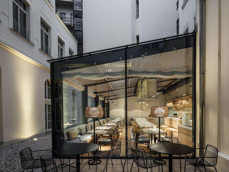 1570E49BDD5B90D402D3E4281174D351