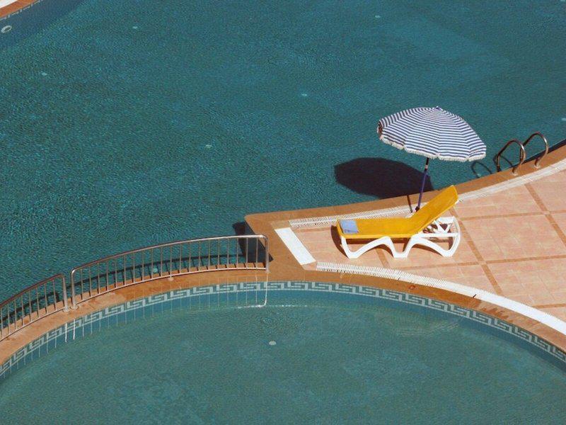 EFE94E54F5594AA215FFFA6D9F2F44F9