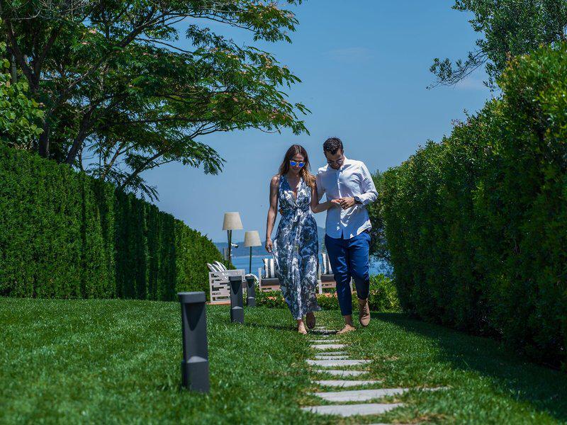 39D8853428408A8D61870AE3A307429C