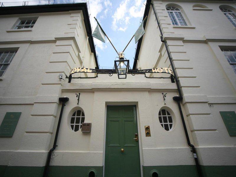 FD543282F5D4B4EA4C0793EF82C4CB8A