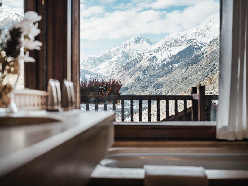 FAD8A494A669DD7E9B25CFBFC00D8869