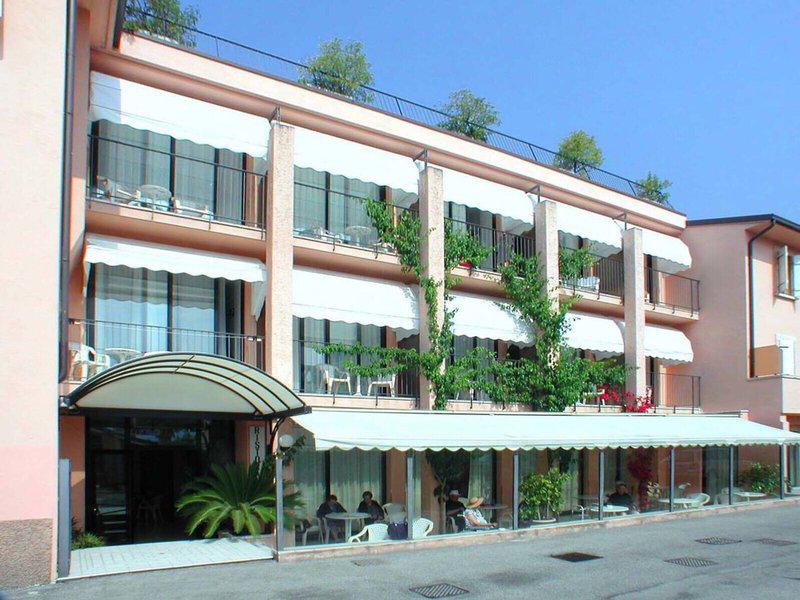 B2233168C40D2FB8C27CEF06DCE656D6