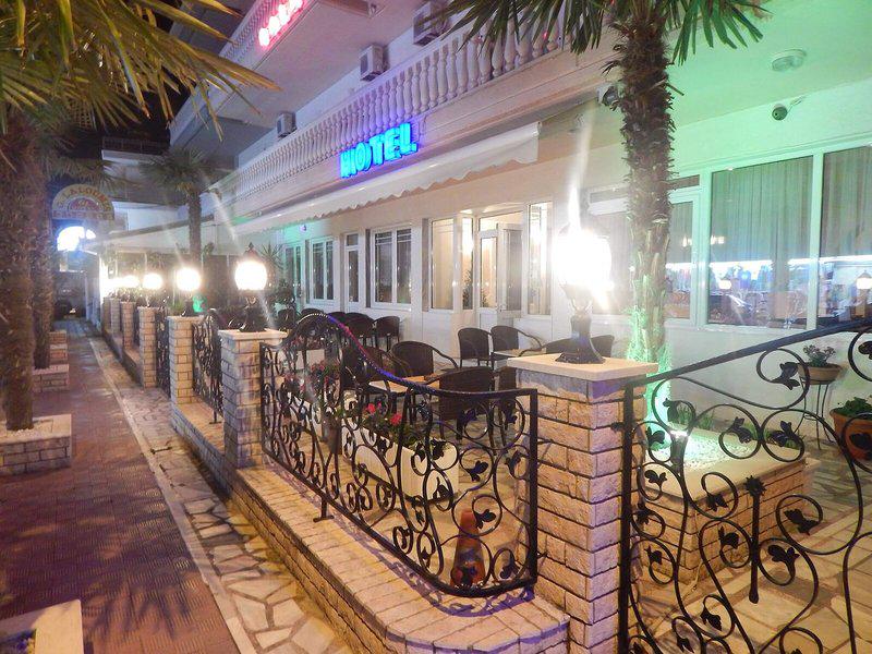 019592F6C55E2E069AB02CE8F639BA3F