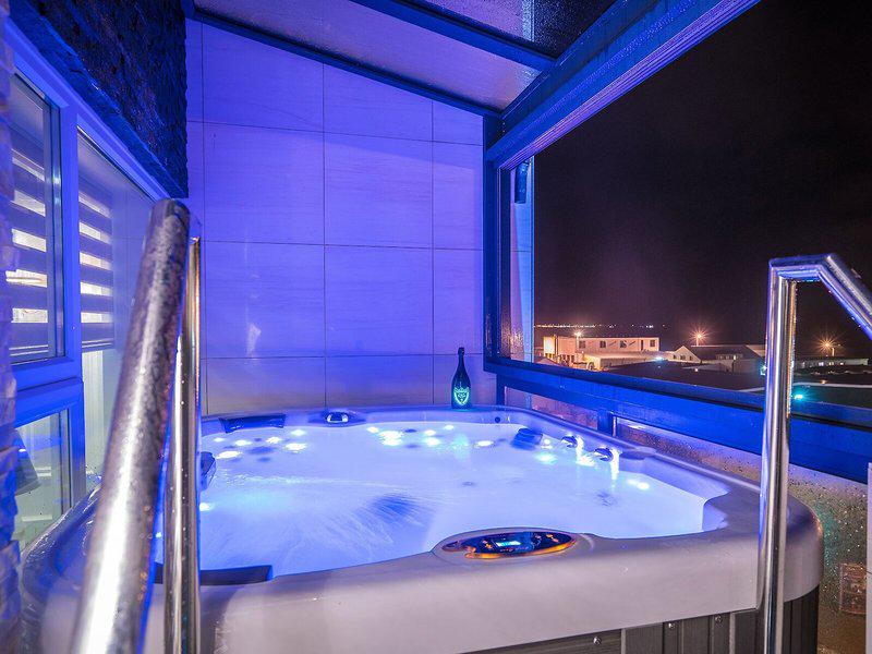 E63586E96DB049BBEB4090B1394774AA