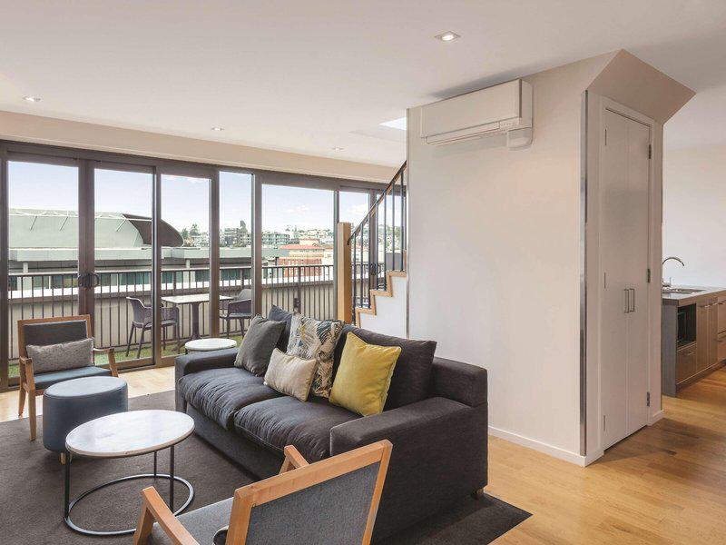 CB0030A9B1DD48CC13A258E1F35C8165