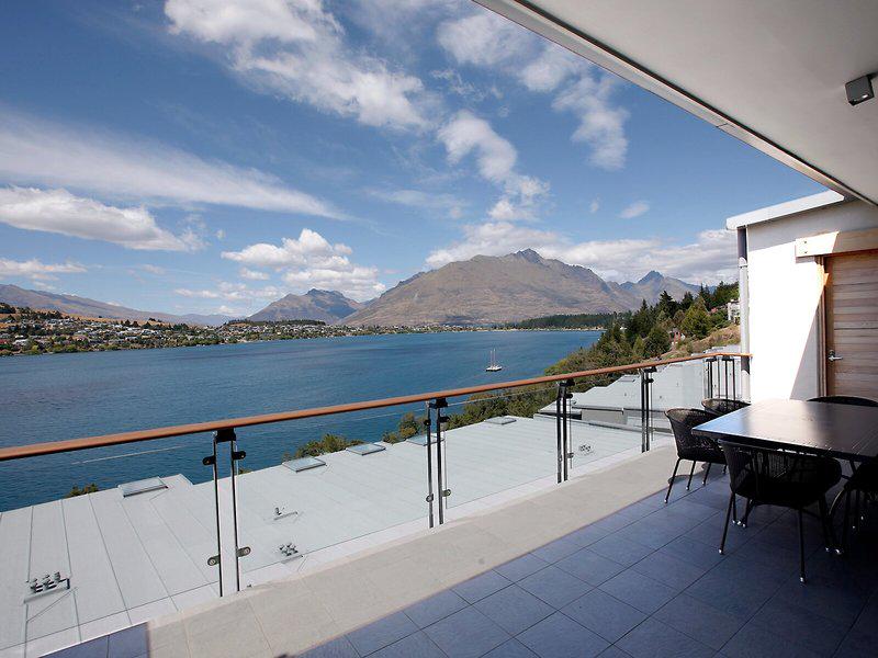 77216CFA9776A7AD967EC3CAF4702C75