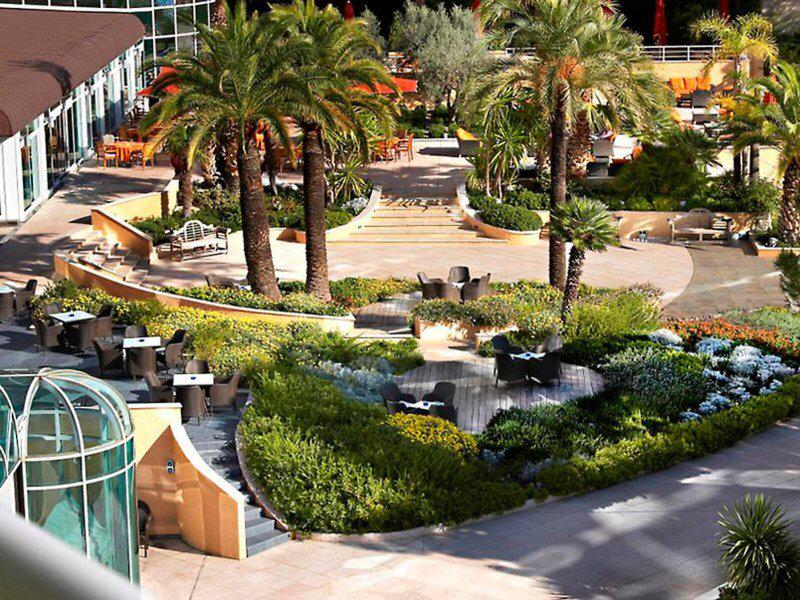 B6EF35BB72E490D6CA688170F464D568