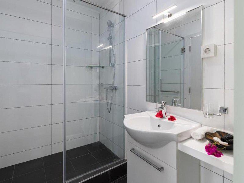 C057BE87181938D25EFAF95918C38B75