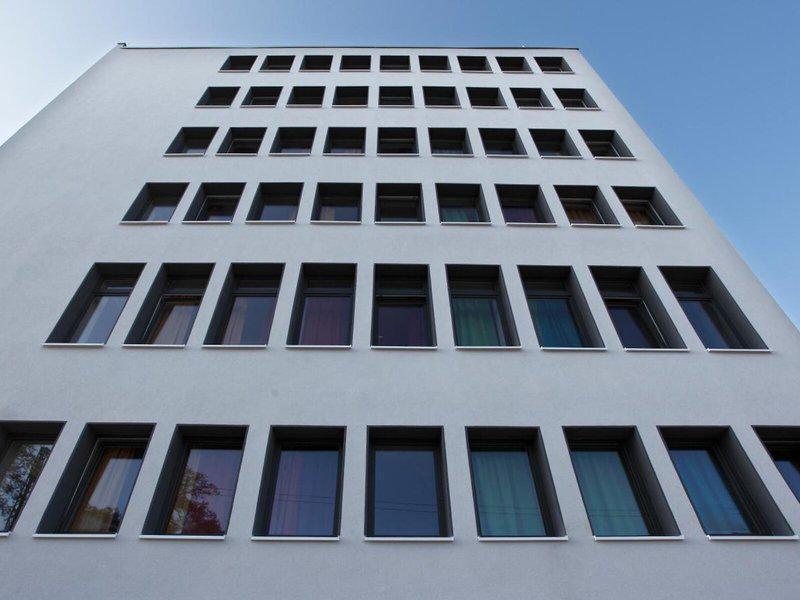 228797880258DACD7650D355CC1B8155