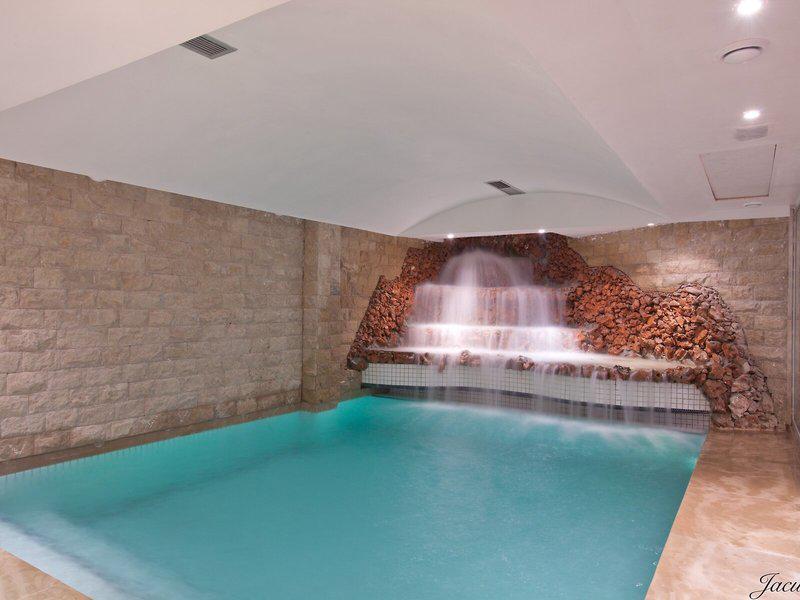 9F1842678F3252BF6E1E527A126BB100