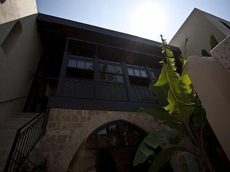 EB1BC5403284803F2C150C34B1BB4C3D