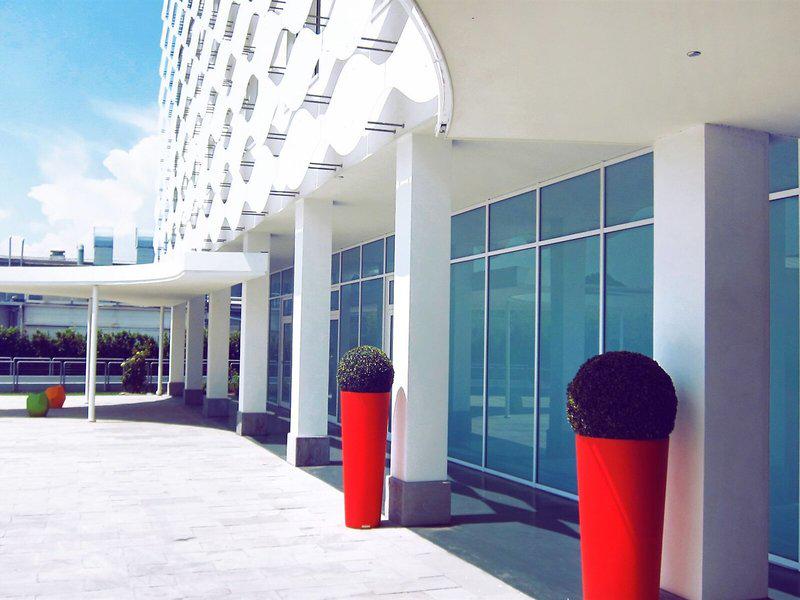 DB0DEBAB1DFD3242B4CE2EF63C642F31