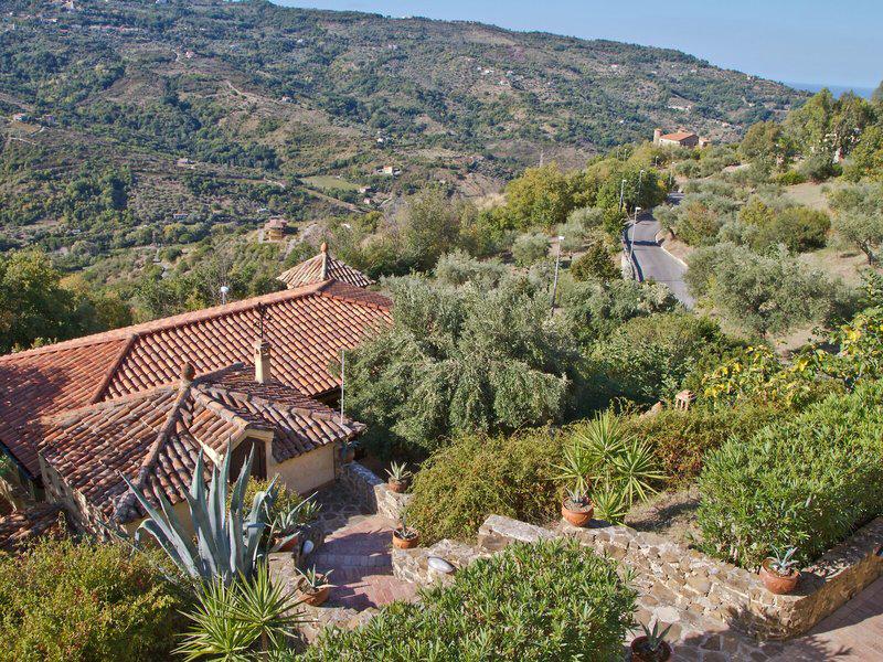 D56FF44511D77B1011E8AC439C246157