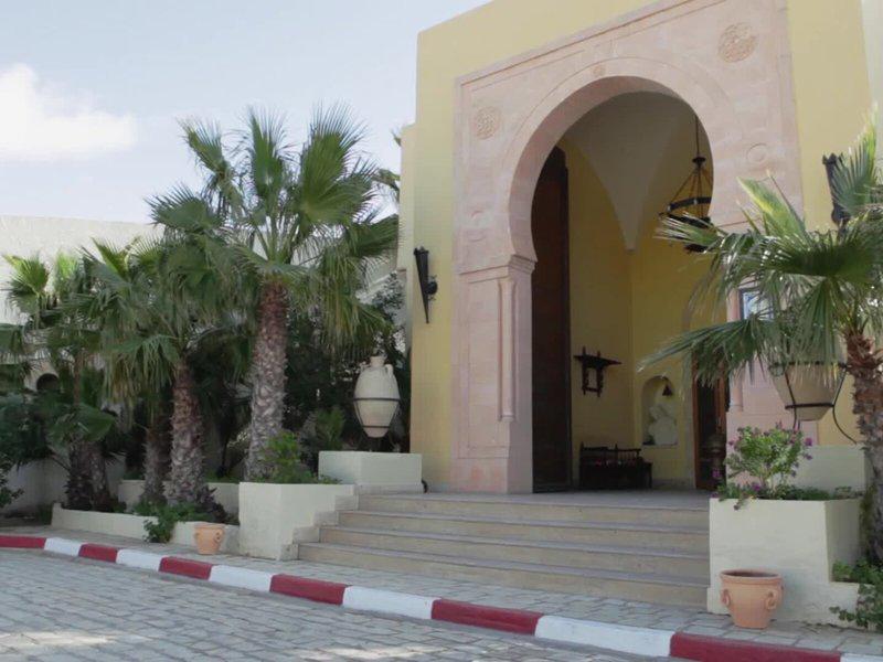 5BD719947220BB6EE8C17E1FFD51F101