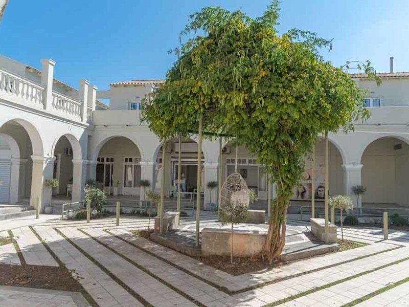 2436AC8ACFB0E01E9B2F282A6DD3C727