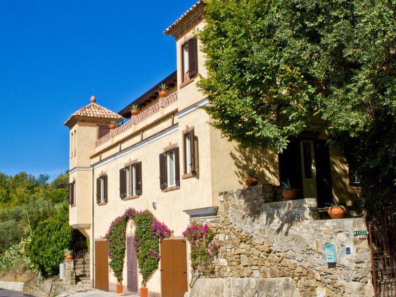 371437B4018B3E8E8CC9E9DD3797F3B7