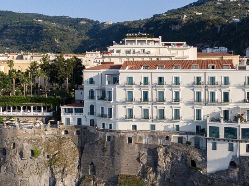 FDE4F2C79250DD8887E2F8E46FA5CB45