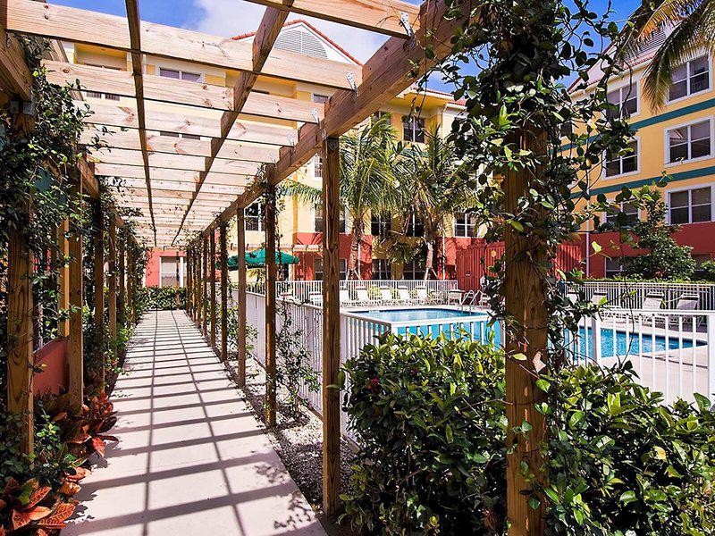 72B81E15E6C825FE3C528BE59965AC47