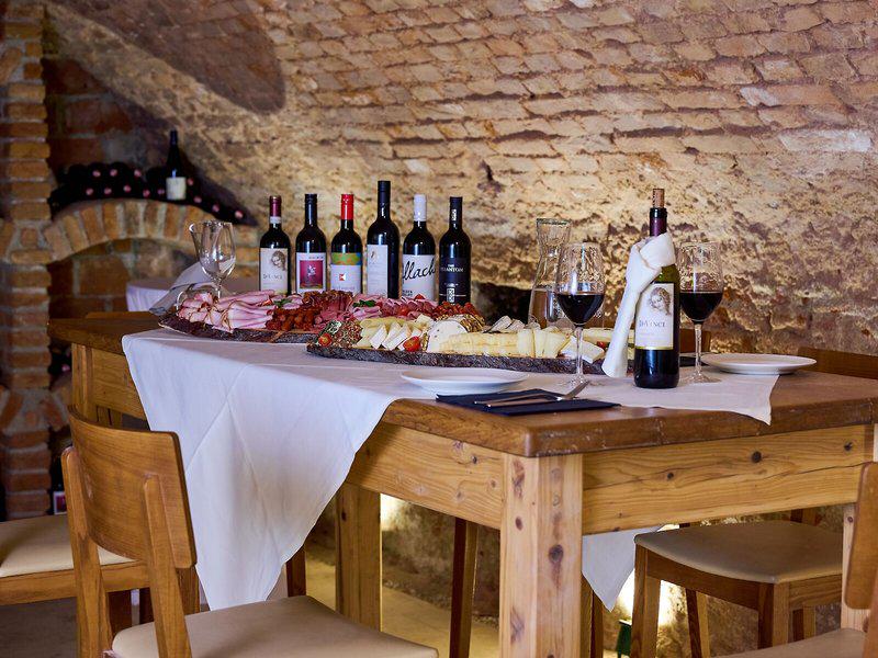 FEBA78EB18121205D43E0843E633B46B