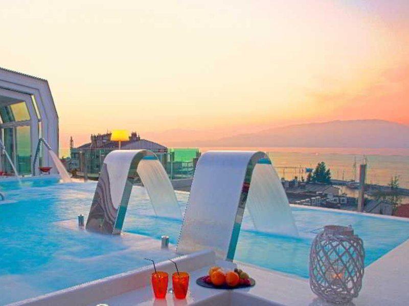 27F2748649AA358976D69103EB3211FC