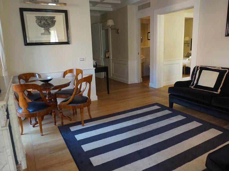 EC7EF88CC94E96F8724984E13B717BA7